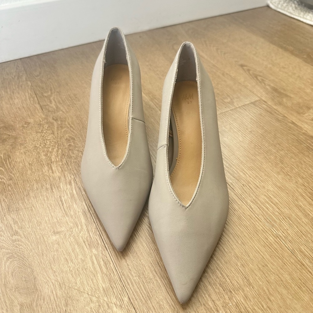 Elegant Women's Cream Heels